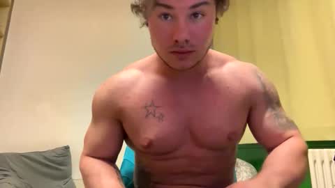 Snapshot of aesthetics99 chatting on 04/26/26, 02:09 aesthetics99 online show from 04/26/26, 02:09