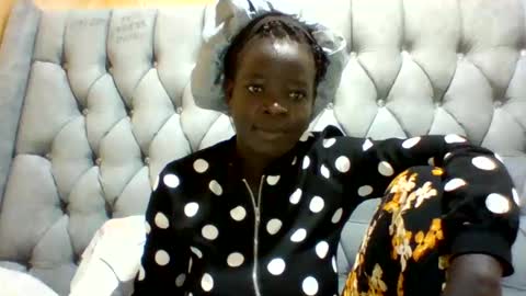 DIANA AKOTH OGUTU online show from 09/19/25, 04:36