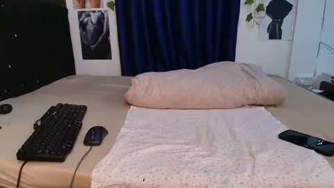 Africanpetitequeenn online show from 05/05/26, 07:33