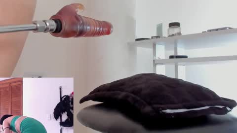 Snapshot of afroditacute16 chatting on 10/07/25, 06:27 afroditacute16 online show from 10/07/25, 06:27