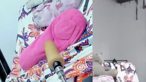 Snapshot of afroditacute16 chatting on 11/25/25, 08:42 afroditacute16 online show from 11/25/25, 08:42