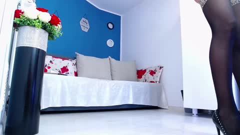 Snapshot of afroditha_ chatting on 02/25/25, 04:21 Amalia online show from 02/25/25, 04:21