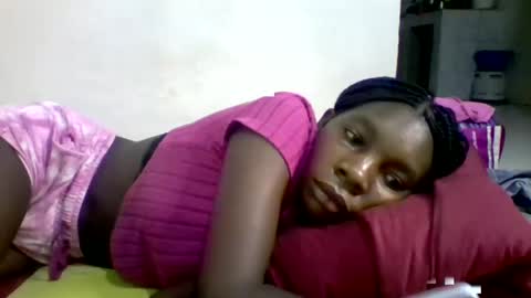 Snapshot of afronubians_ chatting on 01/31/25, 04:06 pink and josphen online show from 01/31/25, 04:06