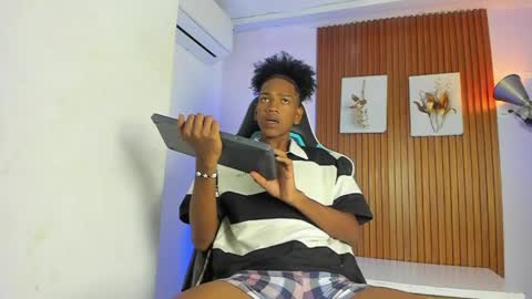 afrowayuu online show from 05/20/26, 05:52