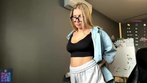Mila -call me cute online show from 06/06/26, 09:08