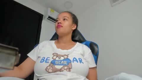 Snapshot of agata18_ chatting on 06/11/26, 08:29 A G A T A online show from 06/11/26, 08:29
