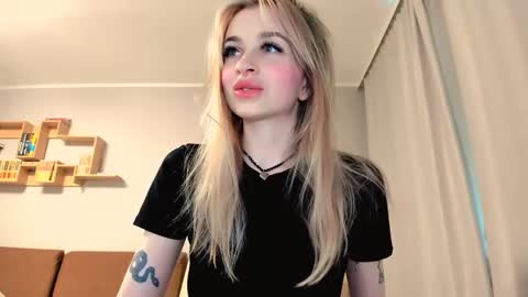 Snapshot of agatahowak chatting on 05/19/26, 03:29 Arina online show from 05/19/26, 03:29