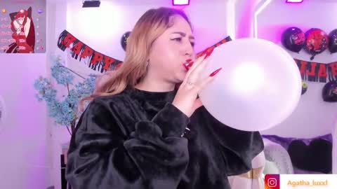 Snapshot of agatha_luxx chatting on 10/30/25, 12:50 Agatha  online show from 10/30/25, 12:50