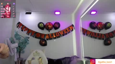 Snapshot of agatha_luxx chatting on 10/31/25, 11:55 Agatha  online show from 10/31/25, 11:55