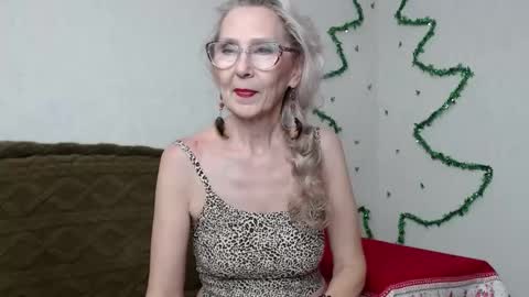 Snapshot of agatha_moore_ chatting on 12/13/24, 01:55 Agatha online show from 12/13/24, 01:55