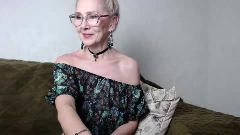 Snapshot of agatha_moore_ chatting on 01/29/25, 03:04 Agatha online show from 01/29/25, 03:04