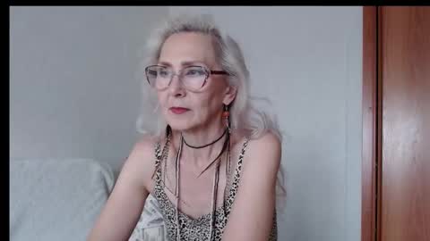 Snapshot of agatha_moore_ chatting on 09/14/25, 11:20 Agatha online show from 09/14/25, 11:20