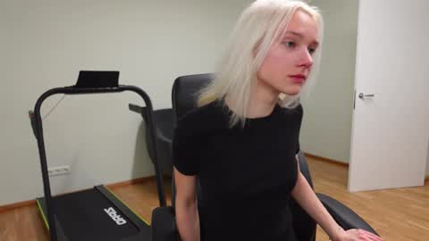 Agelina Lilly Laura online show from 11/24/25, 05:45