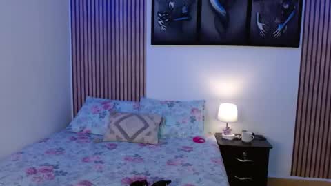 aghata walkerl online show from 03/19/26, 09:46