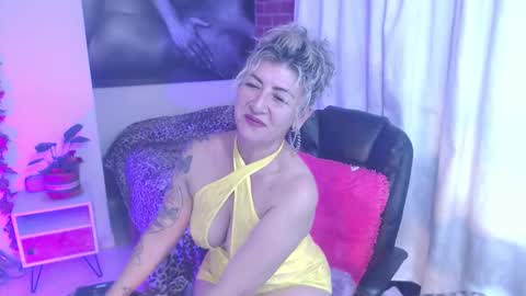 Snapshot of agnes_blackmore chatting on 09/12/25, 02:44 Lily online show from 09/12/25, 02:44