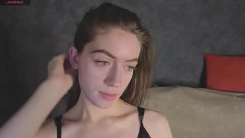 agnes wells online show from 12/22/25, 09:17