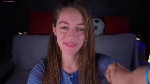 Snapshot of agnes_wells chatting on 06/15/26, 01:08 agnes wells online show from 06/15/26, 01:08