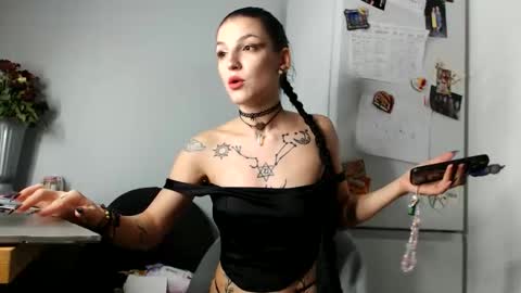Moon online show from 10/13/25, 12:54