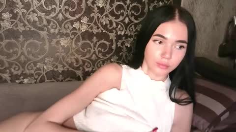 agness_leas online show from 11/27/25, 12:24