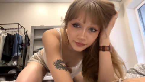 Lola online show from 10/13/25, 01:44