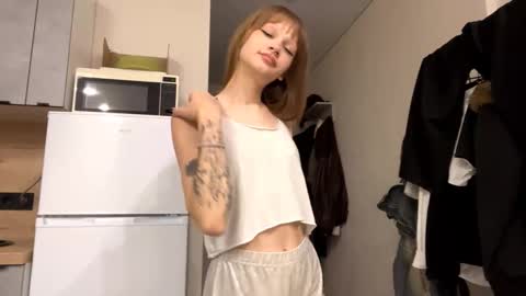 Lola online show from 10/20/25, 02:50