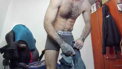 Agustin online show from 11/08/25, 07:34