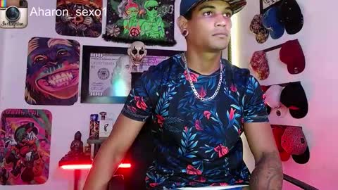 Snapshot of aharon_sexo1 chatting on 01/21/25, 01:11 Aharon  Zamora online show from 01/21/25, 01:11