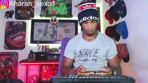 Snapshot of aharon_sexo1 chatting on 02/15/25, 06:12 Aharon  Zamora online show from 02/15/25, 06:12