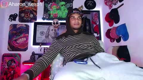 Snapshot of aharon_sexo1 chatting on 02/23/25, 06:39 Aharon  Zamora online show from 02/23/25, 06:39