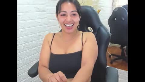 Snapshot of ahisha09 chatting on 12/15/24, 03:09 Ahisha online show from 12/15/24, 03:09