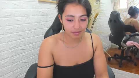 Snapshot of ahisha09 chatting on 12/15/24, 06:48 Ahisha online show from 12/15/24, 06:48