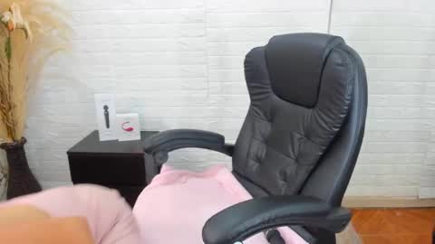 Snapshot of ahisha09 chatting on 02/18/25, 03:43 Ahisha online show from 02/18/25, 03:43