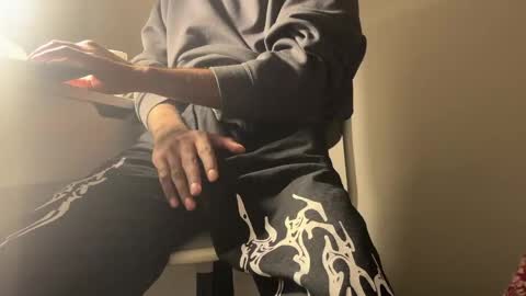 Snapshot of ahmedkhan632131 chatting on 02/02/26, 01:37 Dylan online show from 02/02/26, 01:37