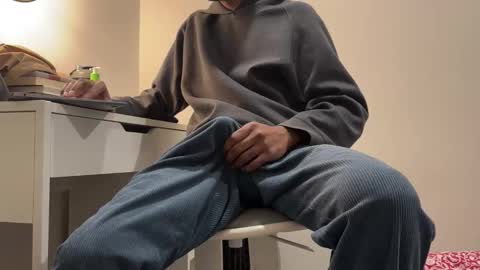 Snapshot of ahmedkhan632131 chatting on 02/11/26, 01:32 Dylan online show from 02/11/26, 01:32