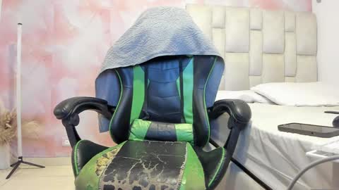 karoline  online show from 09/26/25, 04:33