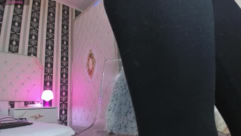 aidasina online show from 10/26/25, 08:04