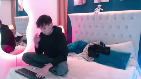 Snapshot of aiden_rivers_ chatting on 06/02/26, 12:40 Aiden online show from 06/02/26, 12:40