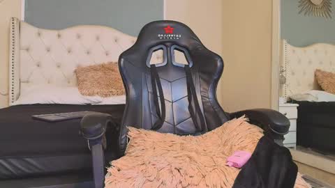 aiden_royce online show from 11/24/25, 06:18