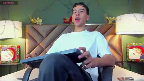 aiden_royce online show from 12/14/25, 06:08