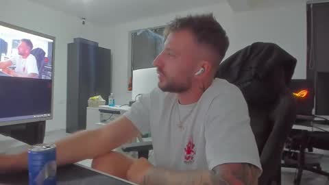 Snapshot of aidenmatthew chatting on 09/28/25, 03:06 Aiden online show from 09/28/25, 03:06