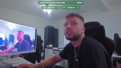 Snapshot of aidenmatthew chatting on 10/17/25, 06:21 Aiden online show from 10/17/25, 06:21