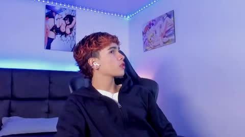 Aiden  online show from 10/02/25, 12:12