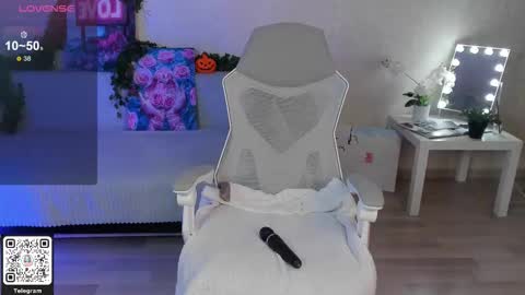 Lynn online show from 12/18/25, 01:39