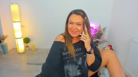 Snapshot of aileen_stone chatting on 11/30/25, 05:06 Aileen online show from 11/30/25, 05:06