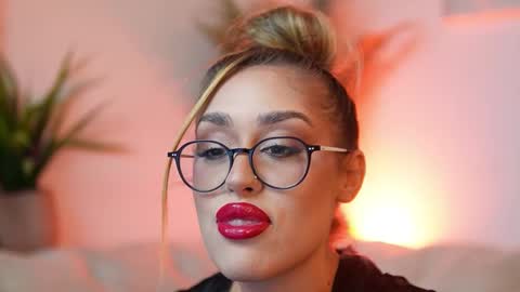  Aileen  online show from 10/20/25, 06:52