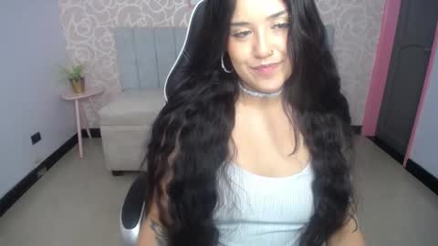 ailyn_ch1 online show from 10/25/25, 04:57