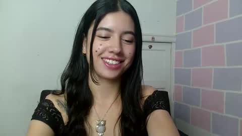 Snapshot of aine_ileana chatting on 05/25/26, 04:13 J online show from 05/25/26, 04:13