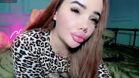 Snapshot of aira_vi chatting on 12/25/24, 04:00 Aira online show from 12/25/24, 04:00
