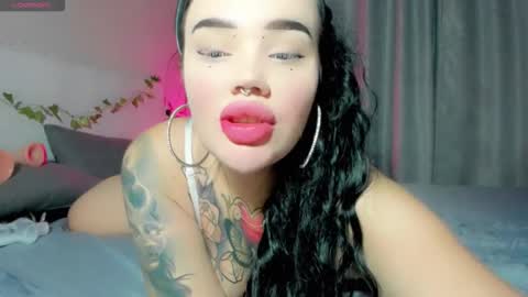 Snapshot of aira_vi chatting on 10/09/25, 01:09 Aira online show from 10/09/25, 01:09