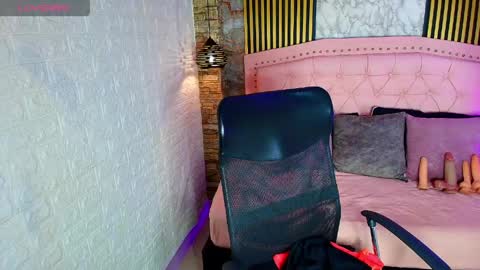 Snapshot of aisha__cambell chatting on 04/30/26, 10:21 aisha__cambell online show from 04/30/26, 10:21